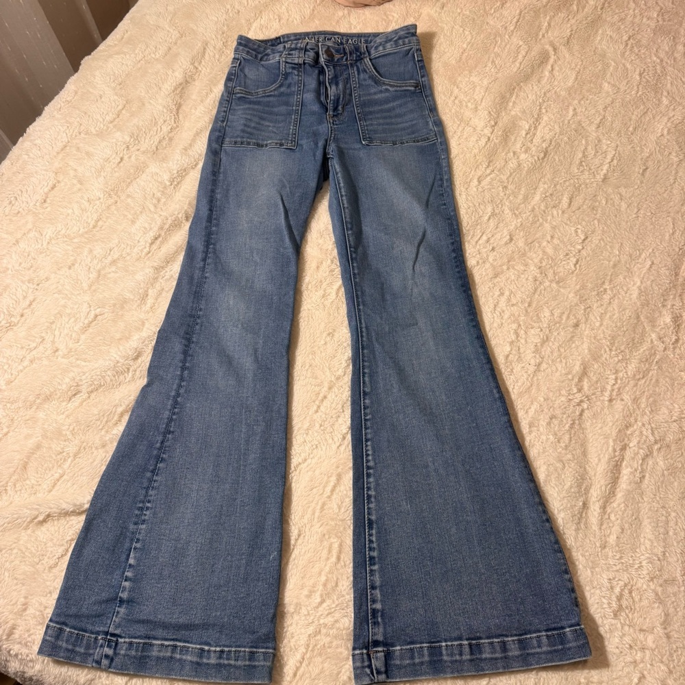 American Eagle Outfitters Women's Flare Jeans in Medium Blue Denim